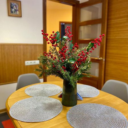 Family Apartment Near The University Черновцы Экстерьер фото