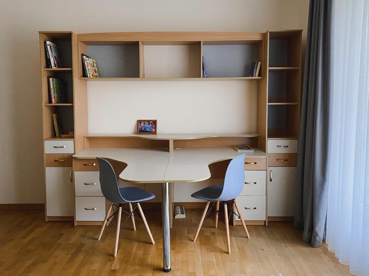 Family Apartment Near The University Черновцы Экстерьер фото