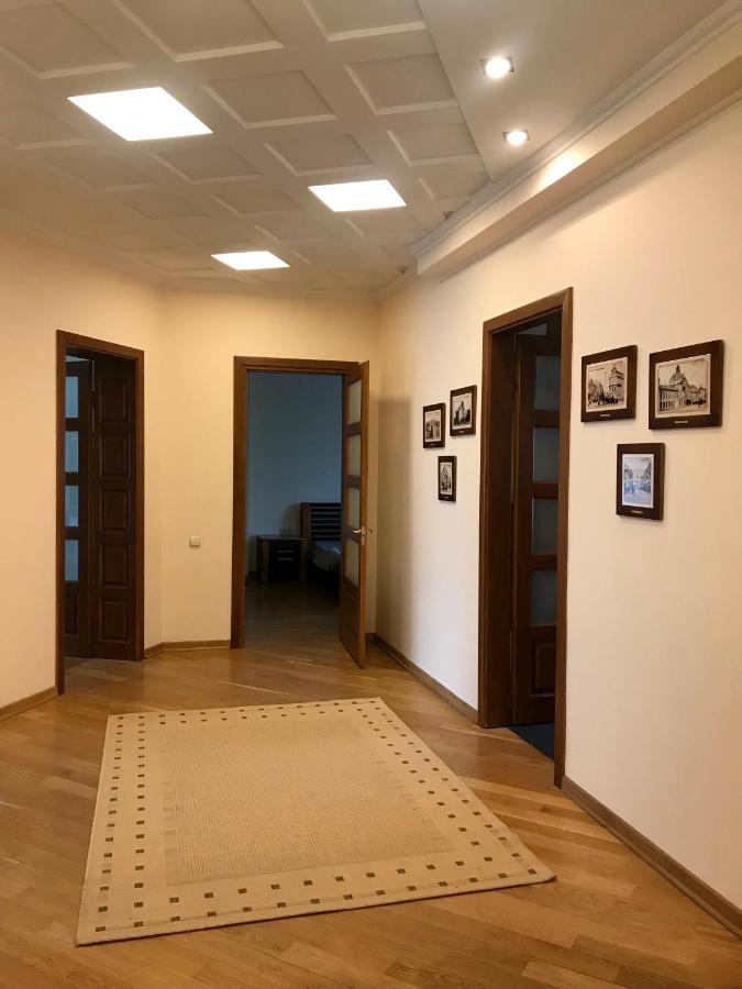 Family Apartment Near The University Черновцы Экстерьер фото