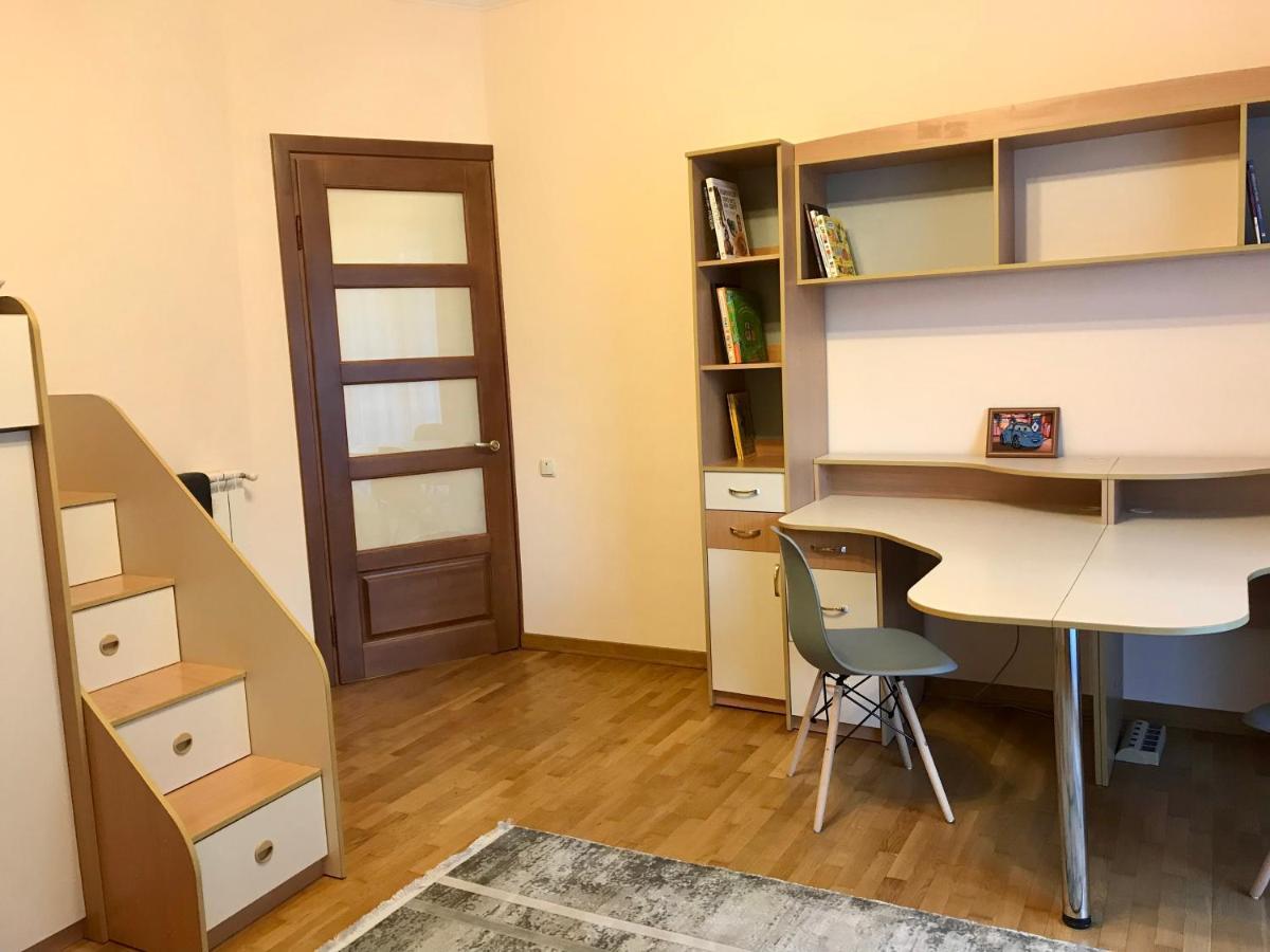 Family Apartment Near The University Черновцы Экстерьер фото