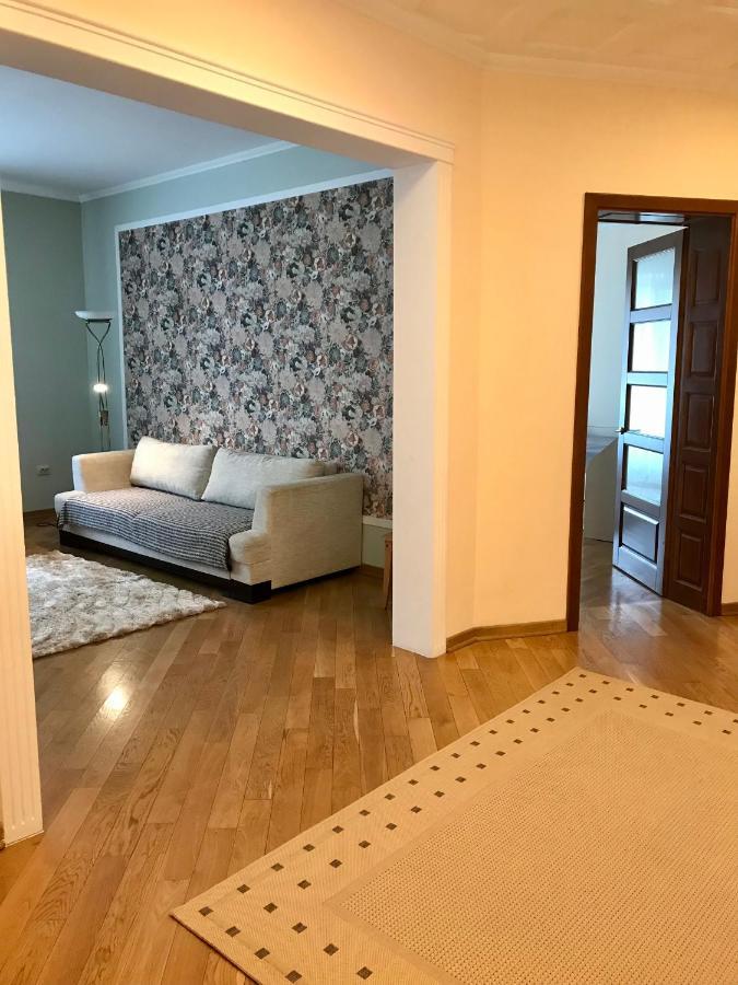 Family Apartment Near The University Черновцы Экстерьер фото