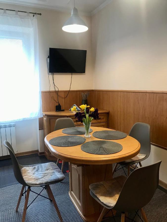 Family Apartment Near The University Черновцы Экстерьер фото