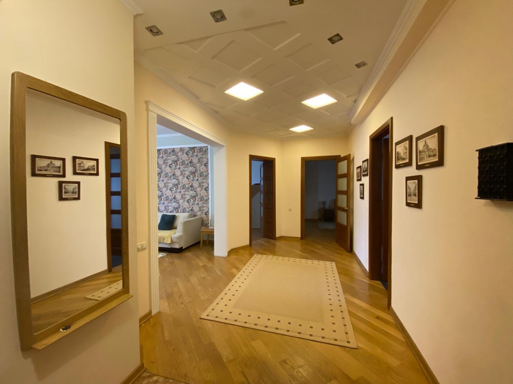 Family Apartment Near The University Черновцы Экстерьер фото