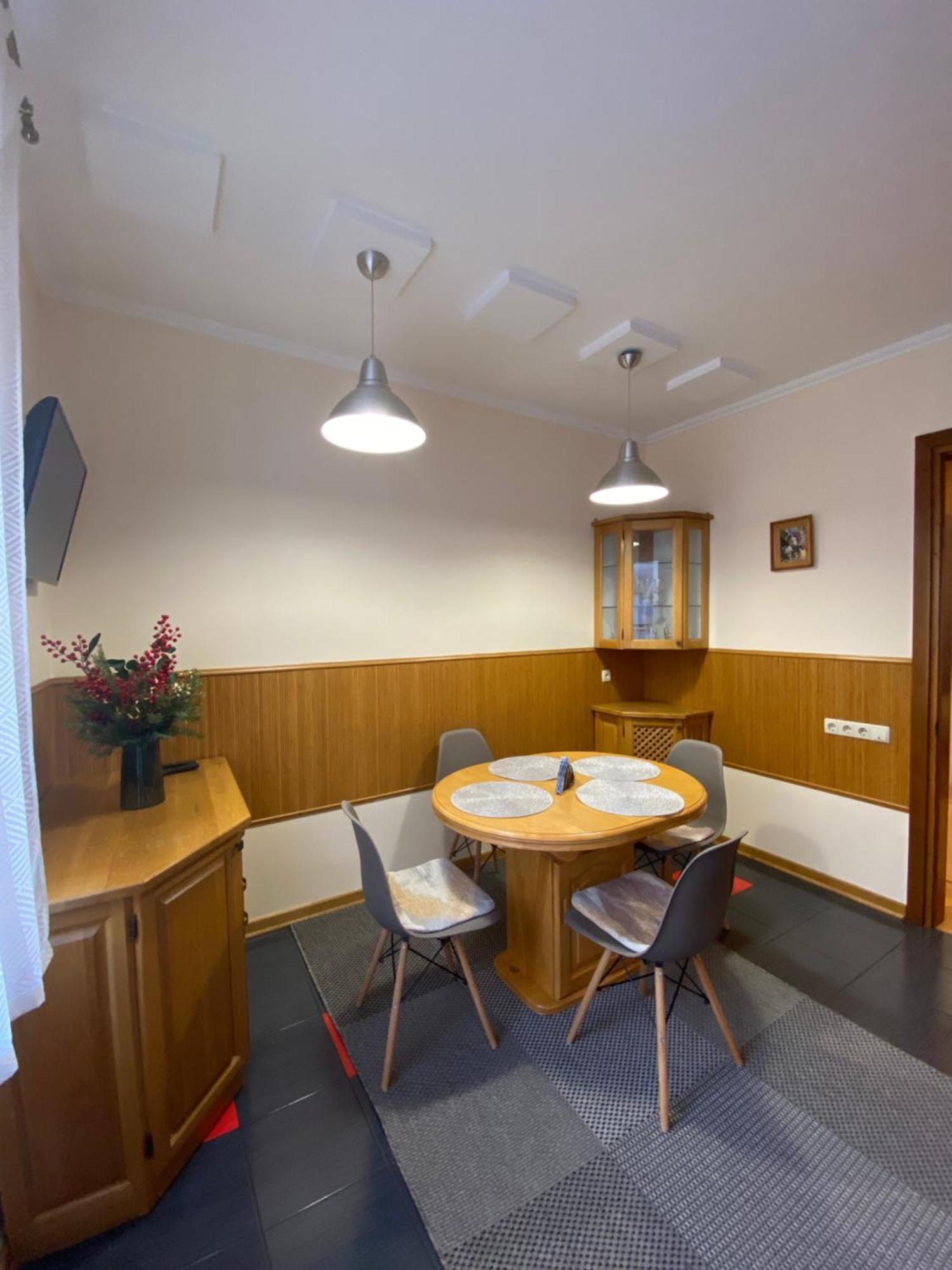 Family Apartment Near The University Черновцы Экстерьер фото