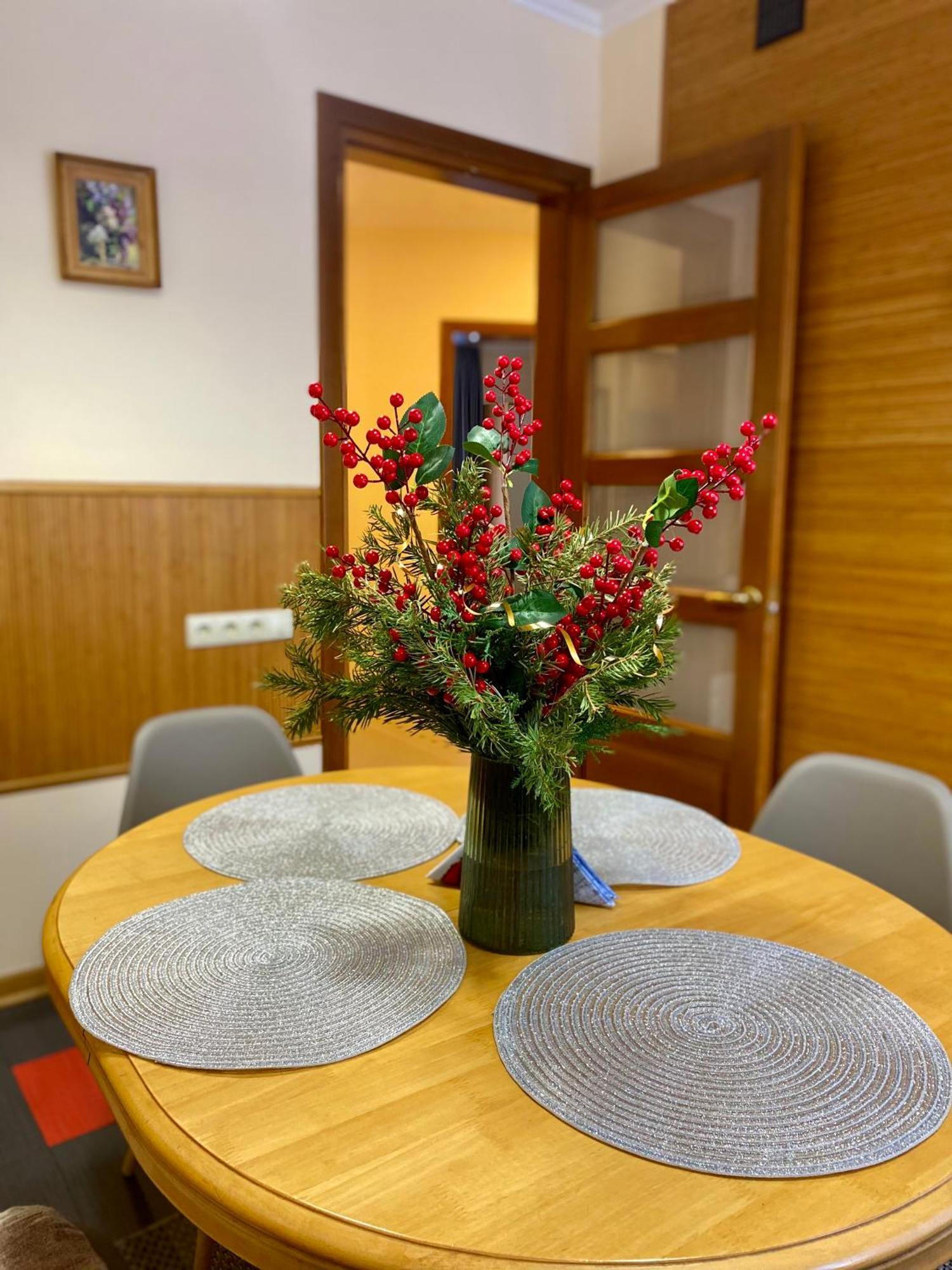 Family Apartment Near The University Черновцы Экстерьер фото